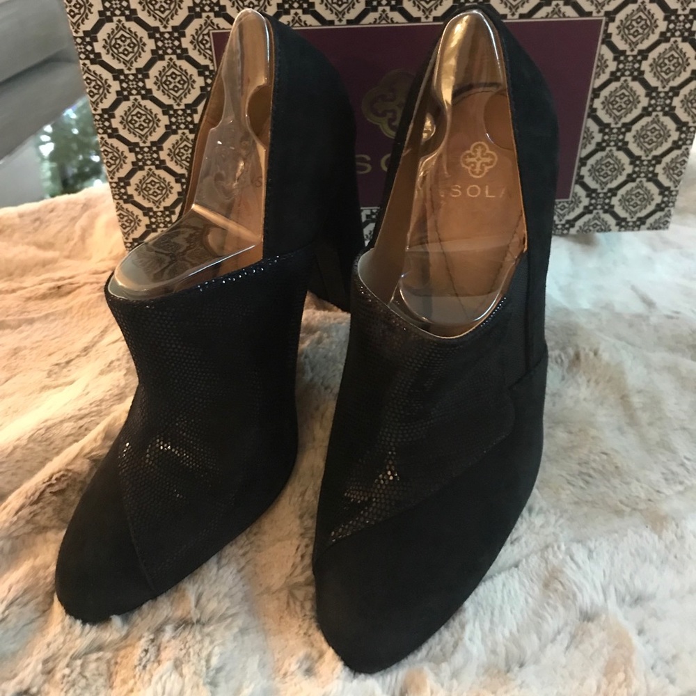 💫SALE💫 Black booties gently worn